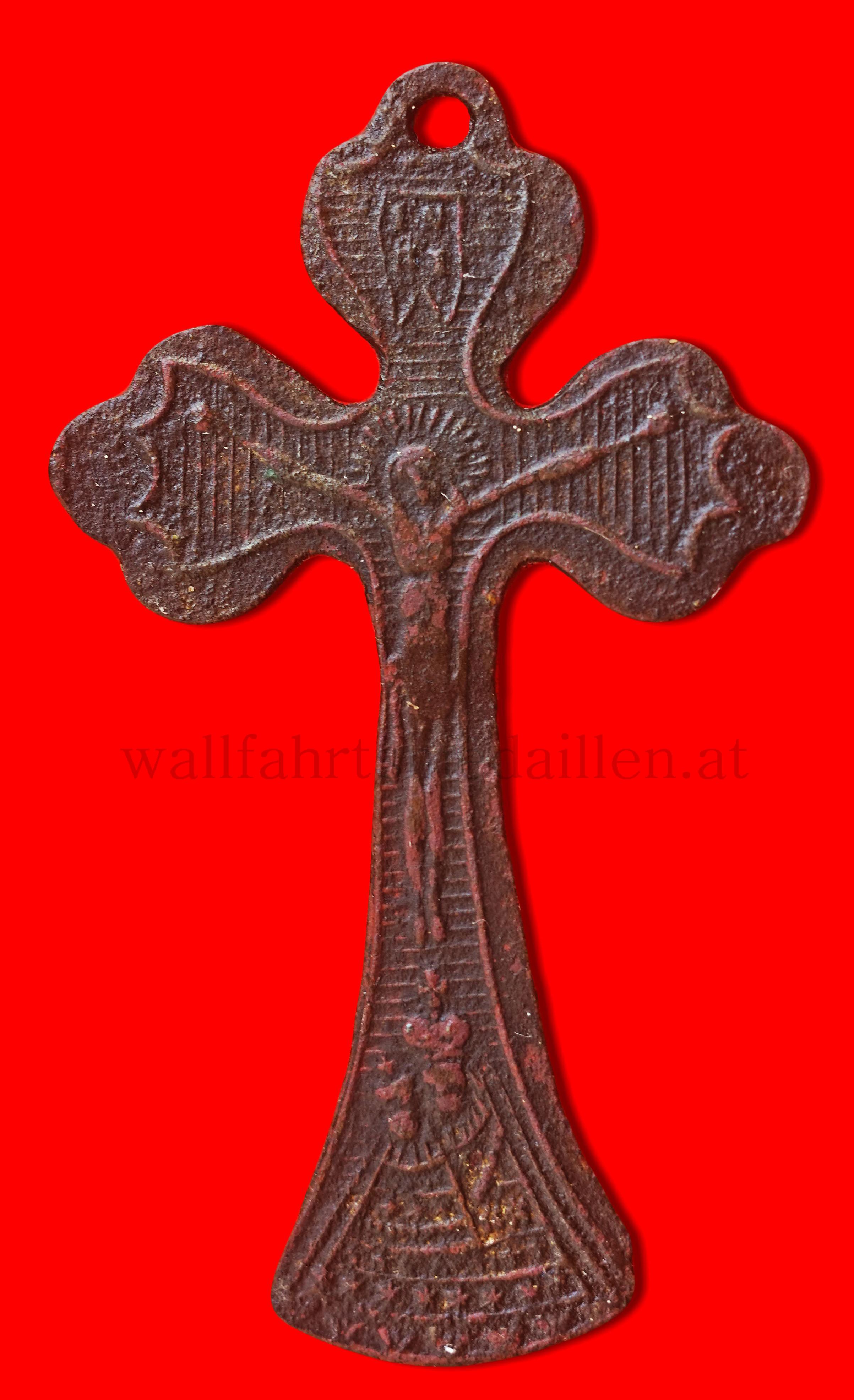   Wallfahrtskreuz aus Maria Zell  (Unter dem Gekreuzigten ist noch leicht das Gnadenbild von Maria Zell zu erkennen)  frühes XIX Jhd