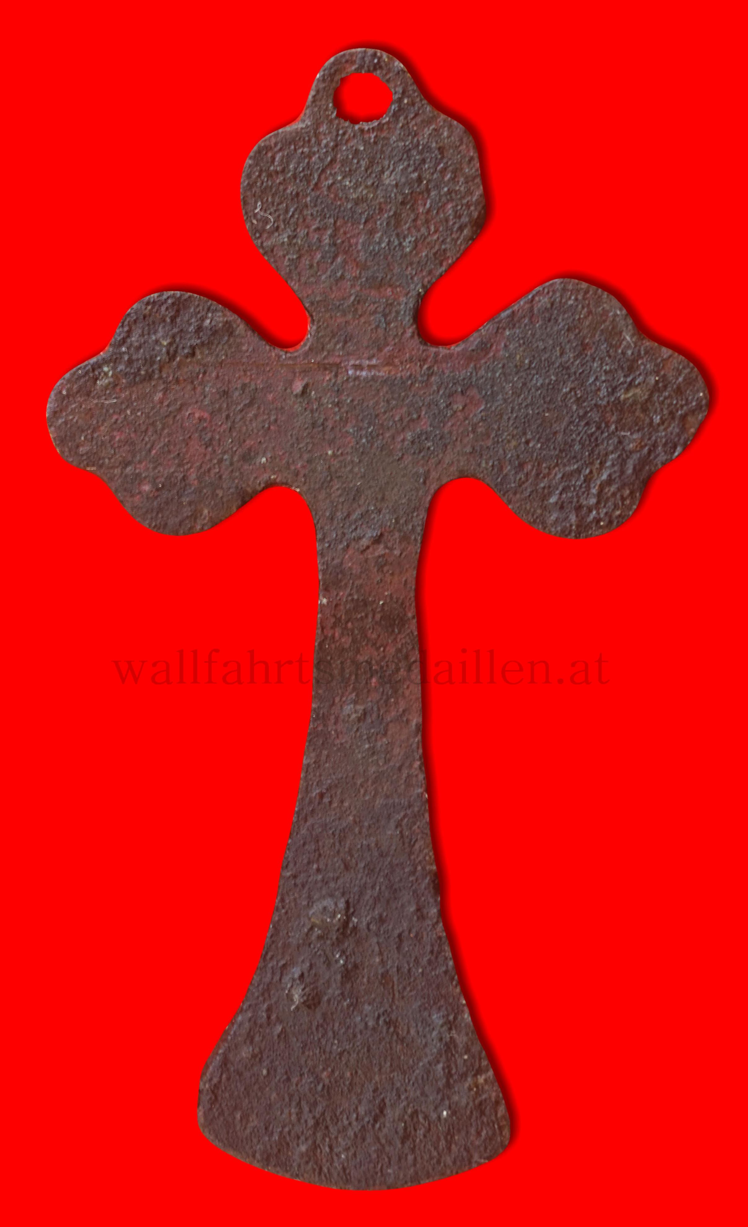   Wallfahrtskreuz aus Maria Zell  (Unter dem Gekreuzigten ist noch leicht das Gnadenbild von Maria Zell zu erkennen)  frühes XIX Jhd