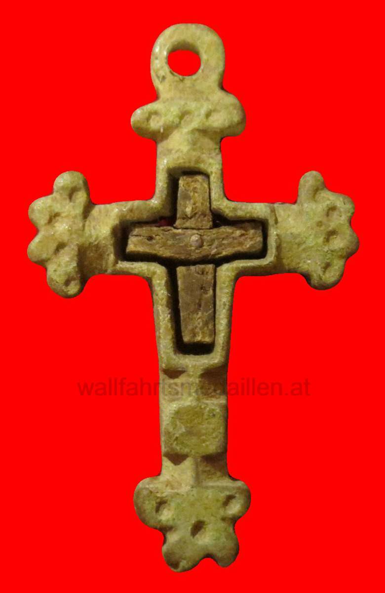 Lateinisches Sterbekreuz mit Holzeinlage.